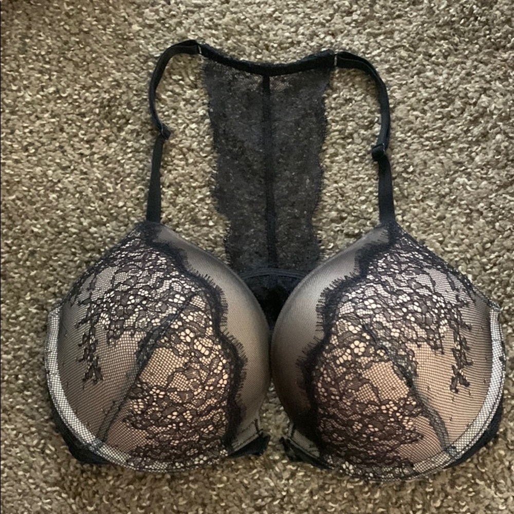 Victoria’s Secret bombshell bra